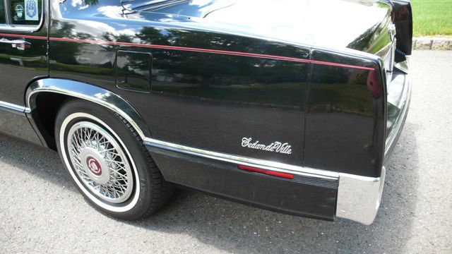 1990 Cadillac DeVille 4dr Sedan - 16493072 - 19