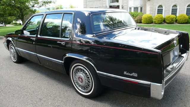 1990 Cadillac DeVille 4dr Sedan - 16493072 - 20