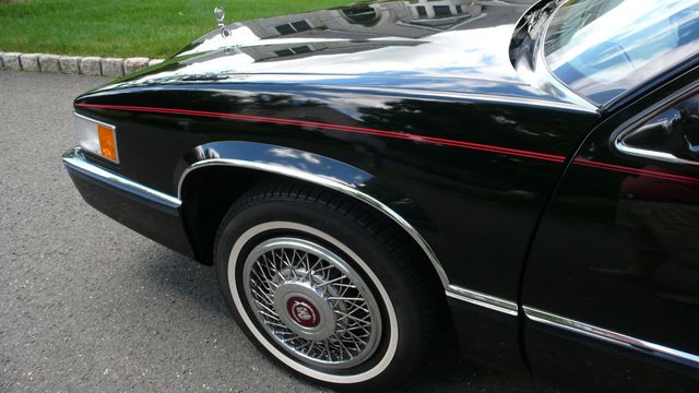 1990 Cadillac DeVille 4dr Sedan - 16493072 - 24