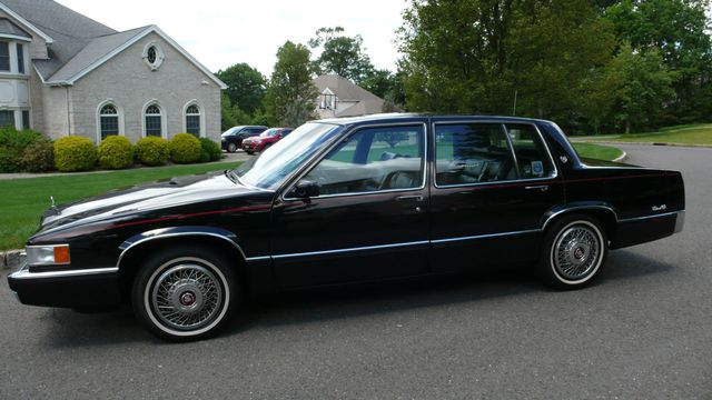1990 Cadillac DeVille 4dr Sedan - 16493072 - 25