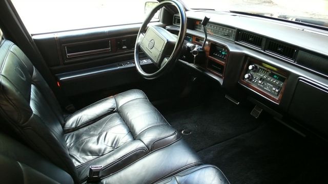 1990 Cadillac DeVille 4dr Sedan - 16493072 - 33