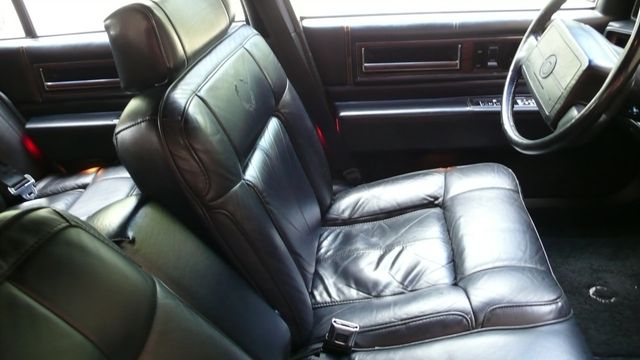 1990 Cadillac DeVille 4dr Sedan - 16493072 - 34