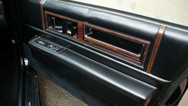 1990 Cadillac DeVille 4dr Sedan - 16493072 - 39