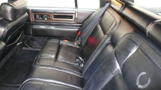 1990 Cadillac DeVille 4dr Sedan - 16493072 - 40