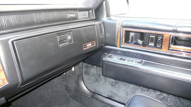 1990 Cadillac DeVille 4dr Sedan - 16493072 - 49
