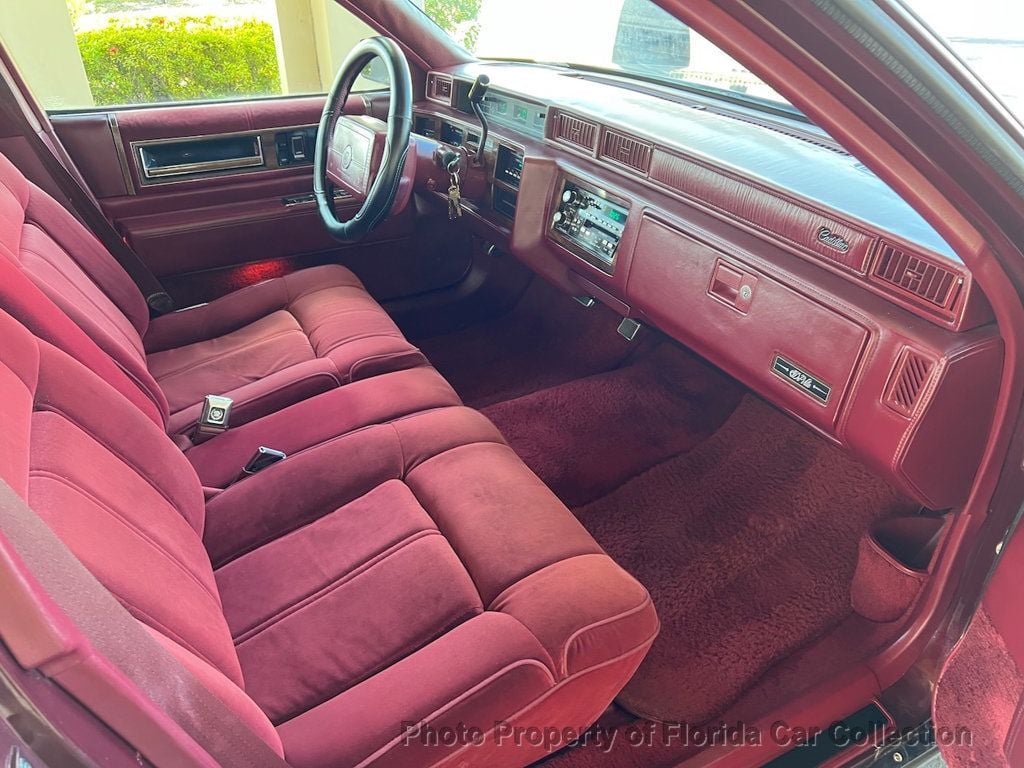 1990 Cadillac DeVille Sedan Gold Edition Landau - 22702789 - 39