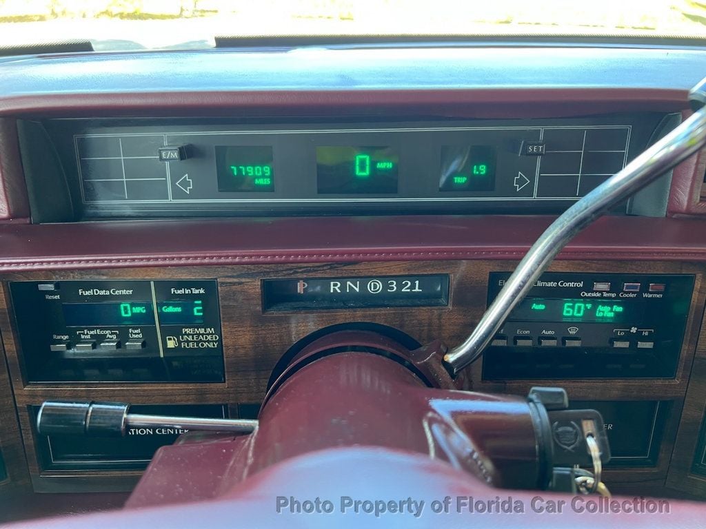 1990 Cadillac DeVille Sedan Gold Edition Landau - 22702789 - 49