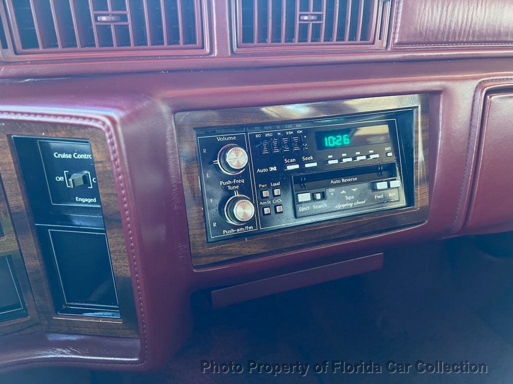 1990 Cadillac DeVille Sedan Gold Edition Landau - 22702789 - 50