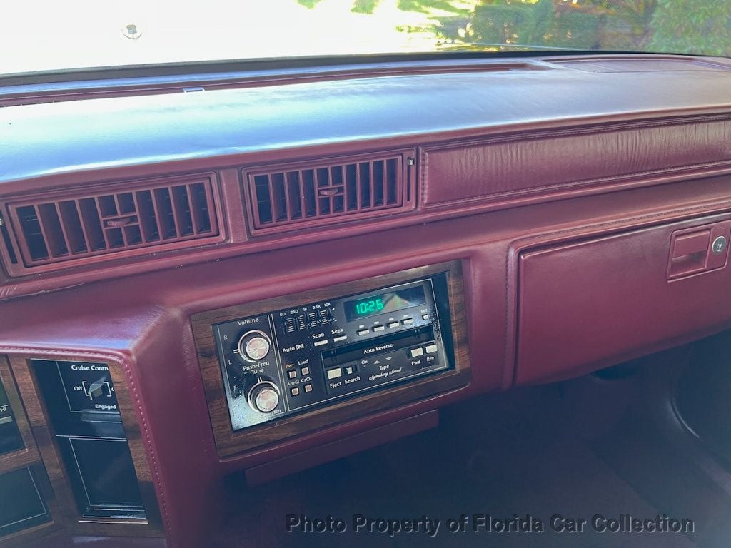 1990 Cadillac DeVille Sedan Gold Edition Landau - 22702789 - 51