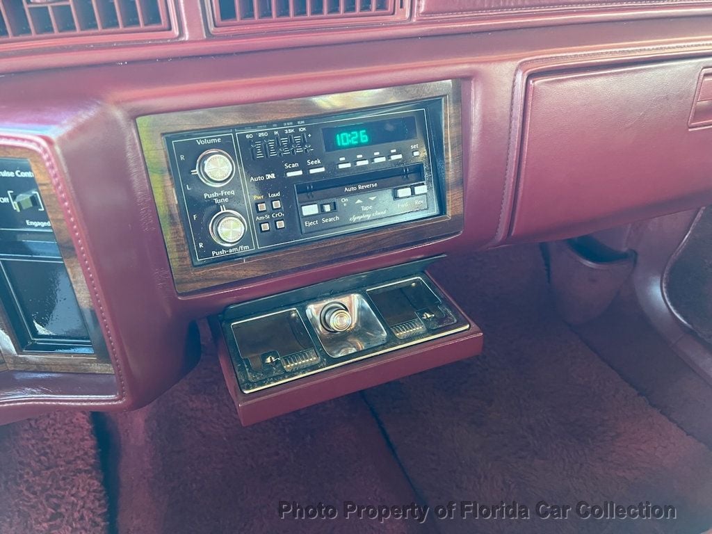 1990 Cadillac DeVille Sedan Gold Edition Landau - 22702789 - 59