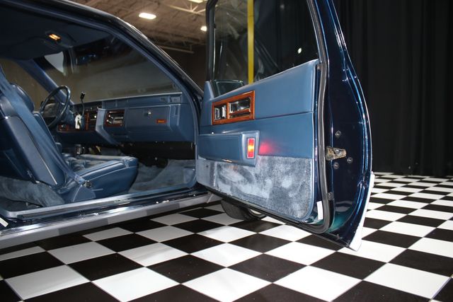 1990 Cadillac Fleetwood 2dr Coupe - 22987378 - 35
