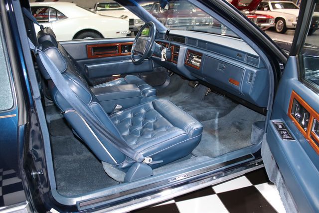1990 Cadillac Fleetwood 2dr Coupe - 22987378 - 37