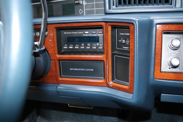 1990 Cadillac Fleetwood 2dr Coupe - 22987378 - 51