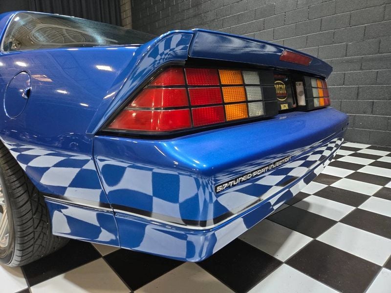 1990 Chevrolet Camaro 2dr Coupe IROC Z - 22934583 - 23