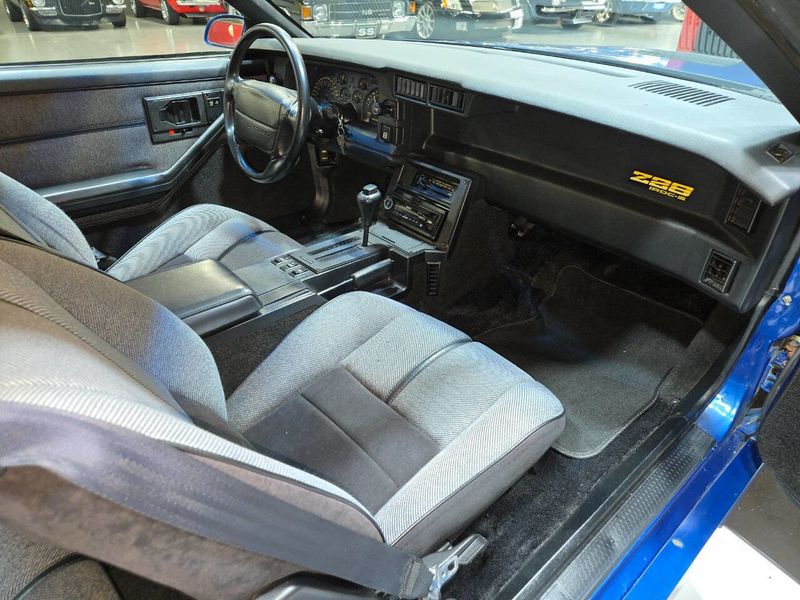1990 Chevrolet Camaro 2dr Coupe IROC Z - 22934583 - 8