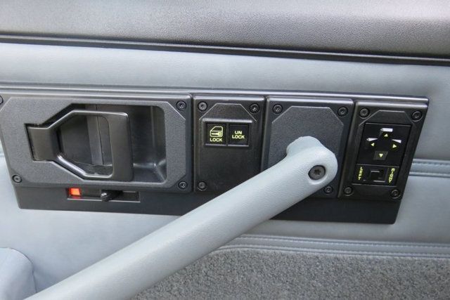 1990 Chevrolet Camaro 2dr Coupe IROC Z - 23012249 - 11