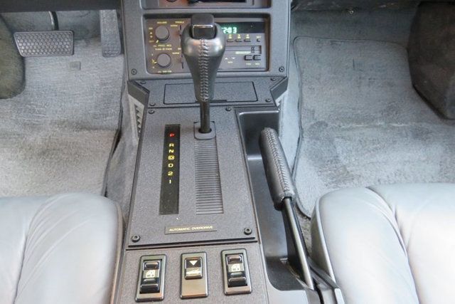 1990 Chevrolet Camaro 2dr Coupe IROC Z - 23012249 - 17