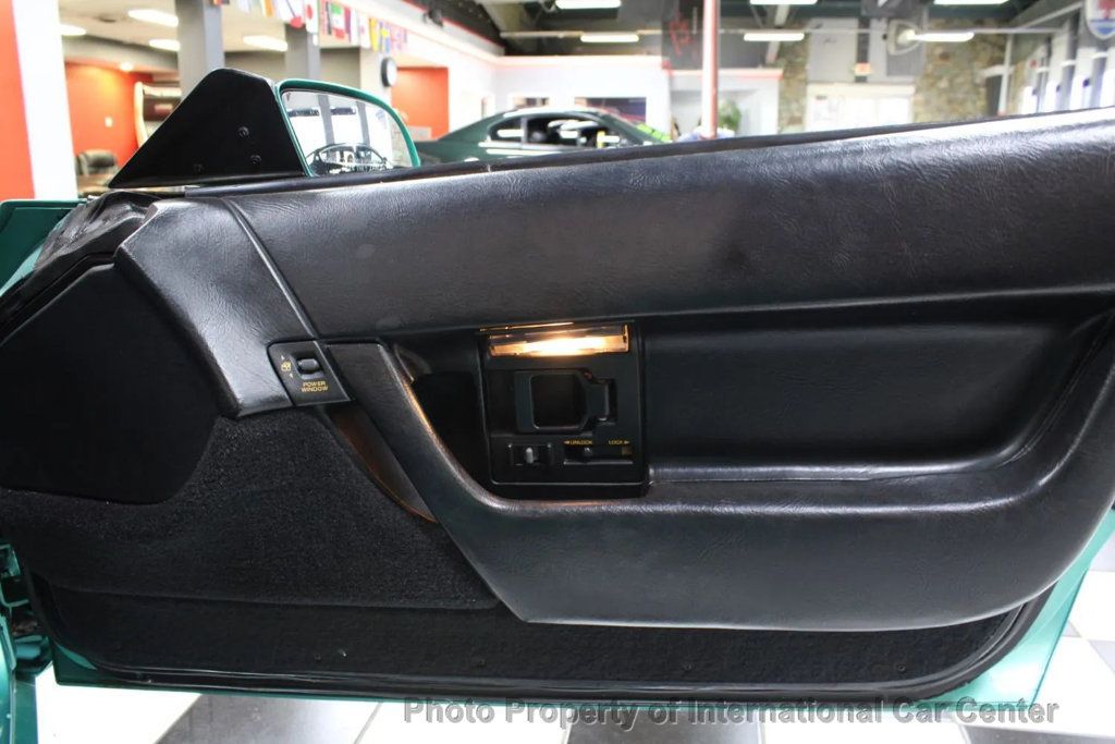 1990 Chevrolet Corvette 2dr Convertible - 22920382 - 30