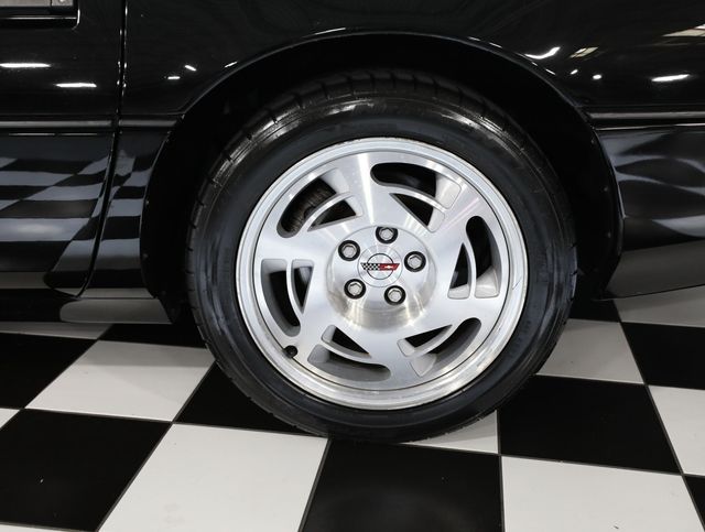 1990 Chevrolet Corvette 2dr Coupe Hatchback - 23038730 - 32