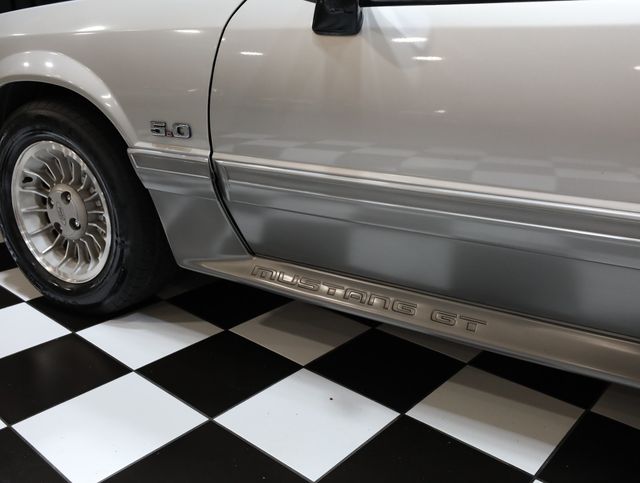 1990 Ford Mustang 2dr Convertible GT - 23007375 - 36