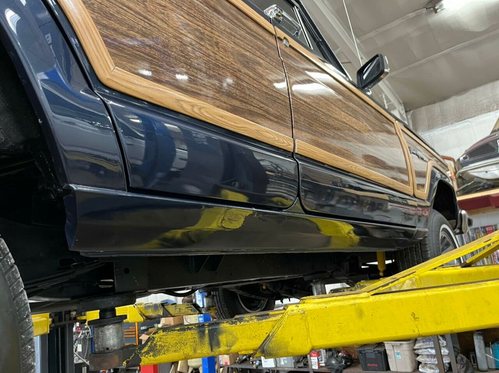 1990 Jeep Grand Wagoneer 4x4 Woody Wagon - 21821226 - 58