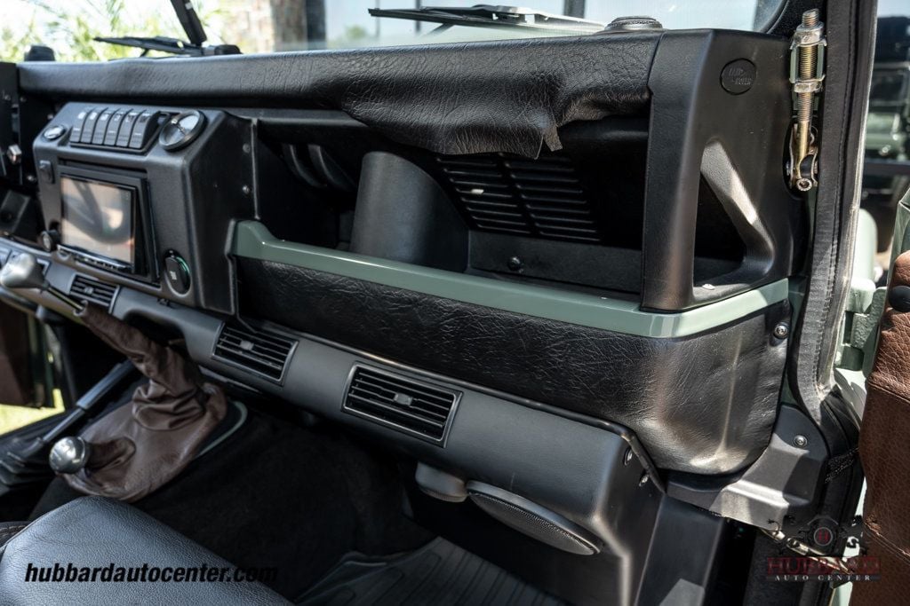 1990 Land Rover Defender 110  - 23036583 - 77