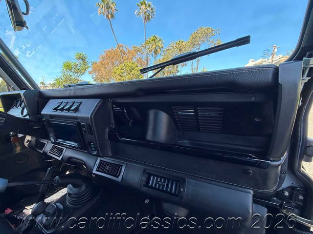 1990 Land Rover Defender 110  - 23003632 - 24