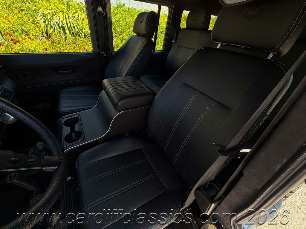 1990 Land Rover Defender 110  - 23003632 - 30