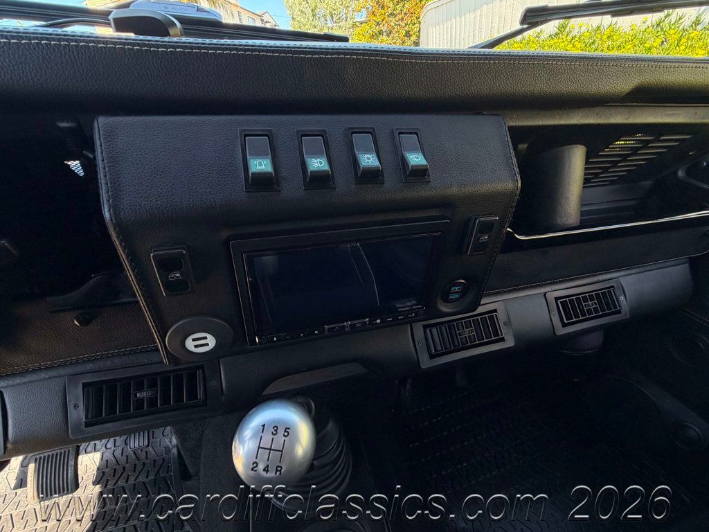 1990 Land Rover Defender 110  - 23003632 - 32