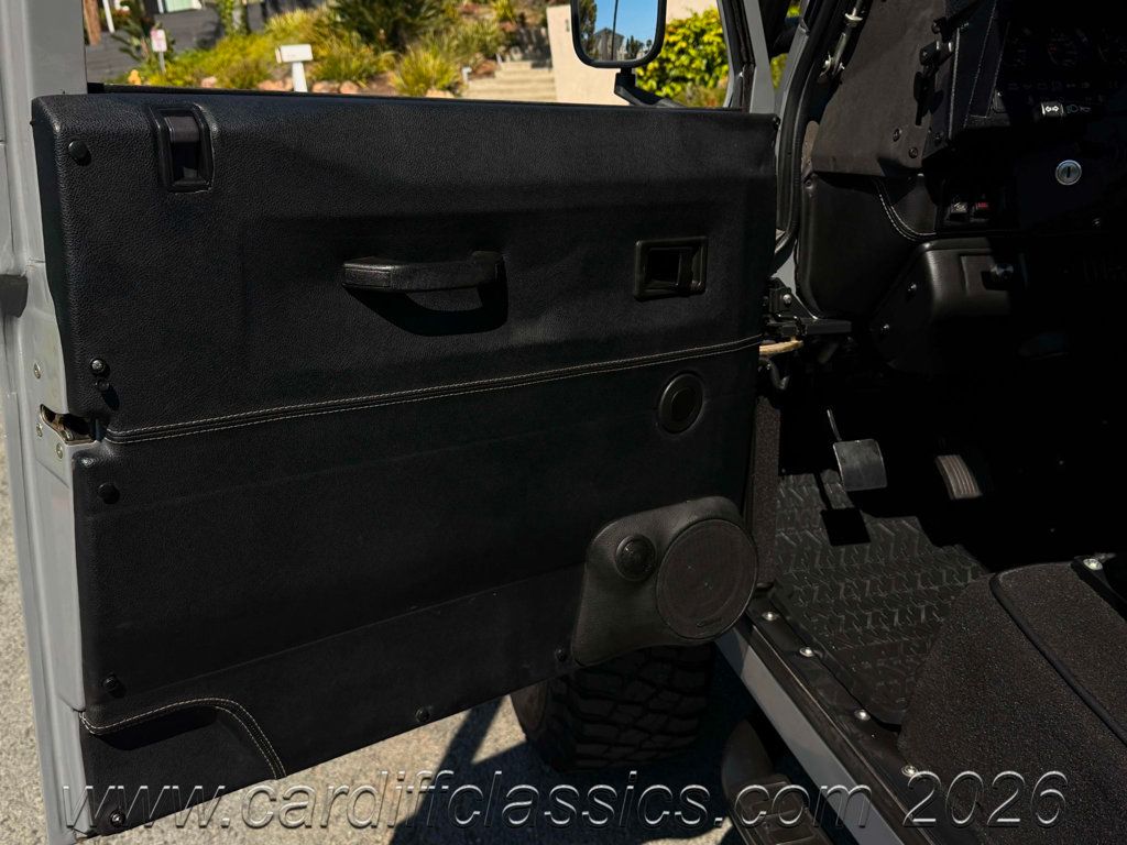 1990 Land Rover Defender 110  - 23003632 - 38