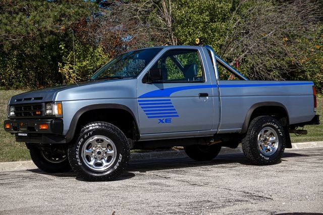 1990 Nissan Hardbody 4WD *5-Speed Manual* *XE Regular Cab w/ 4WD* *West-Coast Truck* - 22941015 - 99
