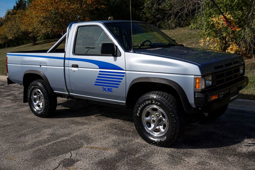 1990 Nissan Hardbody 4WD *5-Speed Manual* *XE Regular Cab w/ 4WD* *West-Coast Truck* - 22941015 - 1