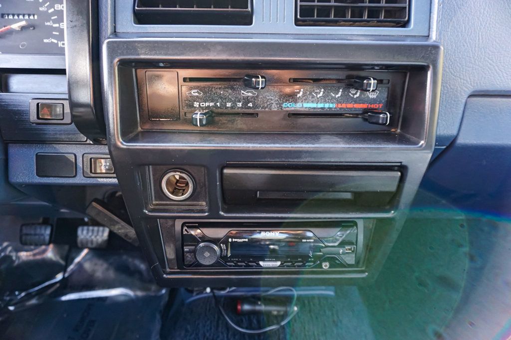 1990 Nissan Hardbody 4WD *5-Speed Manual* *XE Regular Cab w/ 4WD* *West-Coast Truck* - 22941015 - 23
