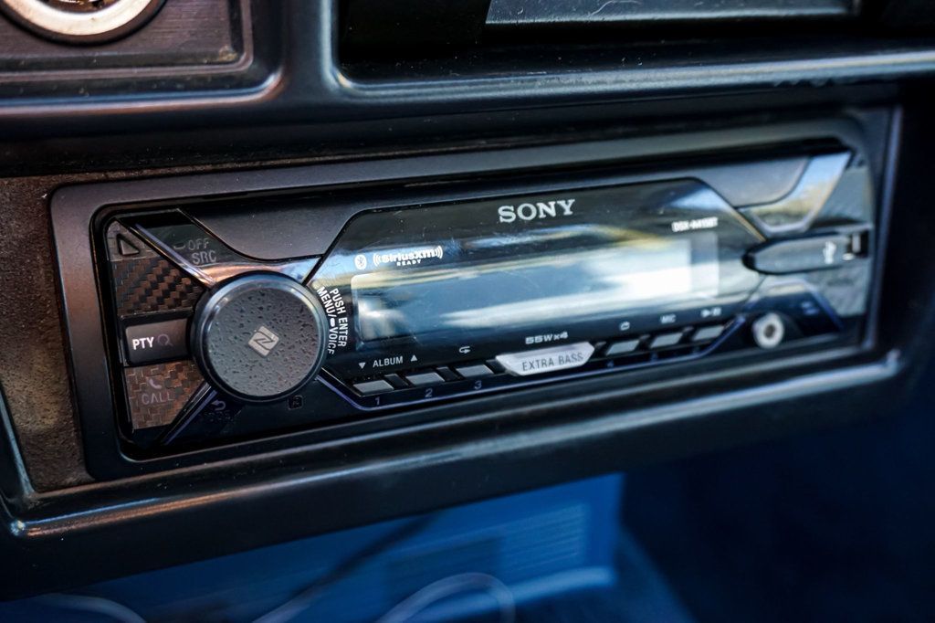 1990 Nissan Hardbody 4WD *5-Speed Manual* *XE Regular Cab w/ 4WD* *West-Coast Truck* - 22941015 - 24