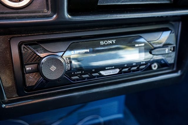 1990 Nissan Hardbody 4WD *5-Speed Manual* *XE Regular Cab w/ 4WD* *West-Coast Truck* - 22941015 - 24