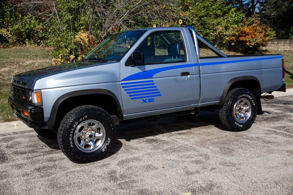 1990 Nissan Hardbody 4WD *5-Speed Manual* *XE Regular Cab w/ 4WD* *West-Coast Truck* - 22941015 - 2