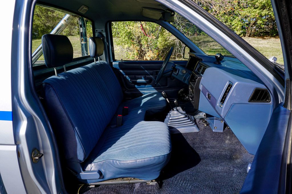 1990 Nissan Hardbody 4WD *5-Speed Manual* *XE Regular Cab w/ 4WD* *West-Coast Truck* - 22941015 - 35