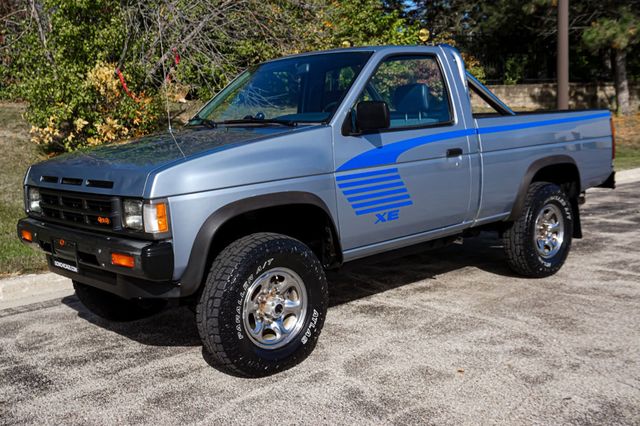 1990 Nissan Hardbody 4WD *5-Speed Manual* *XE Regular Cab w/ 4WD* *West-Coast Truck* - 22941015 - 4
