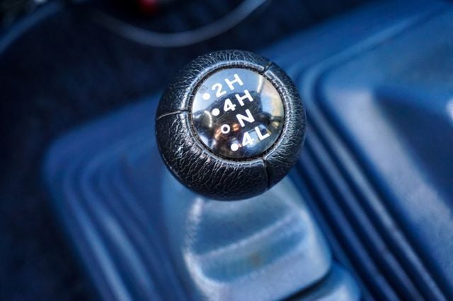 1990 Nissan Hardbody 4WD *5-Speed Manual* *XE Regular Cab w/ 4WD* *West-Coast Truck* - 22941015 - 57