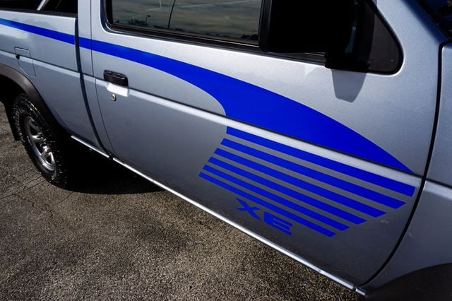 1990 Nissan Hardbody 4WD *5-Speed Manual* *XE Regular Cab w/ 4WD* *West-Coast Truck* - 22941015 - 60