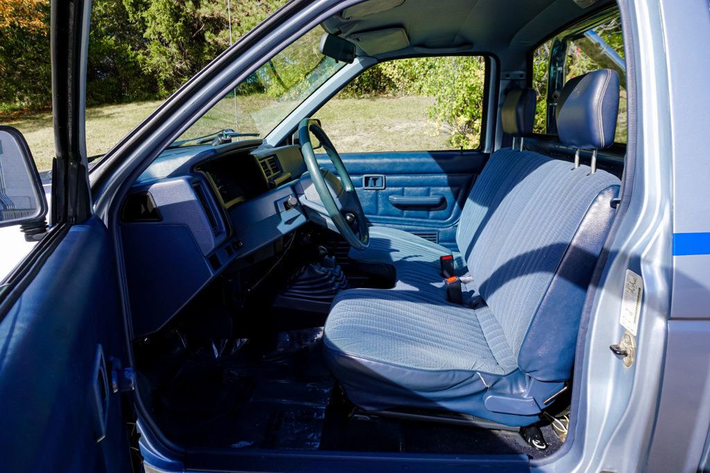 1990 Nissan Hardbody 4WD *5-Speed Manual* *XE Regular Cab w/ 4WD* *West-Coast Truck* - 22941015 - 6