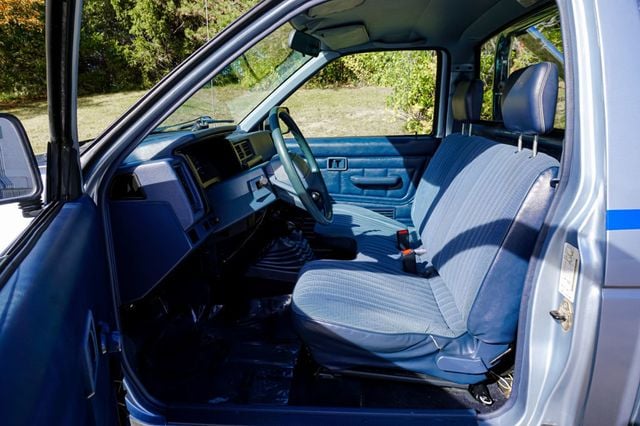 1990 Nissan Hardbody 4WD *5-Speed Manual* *XE Regular Cab w/ 4WD* *West-Coast Truck* - 22941015 - 6