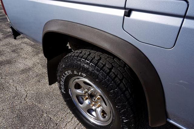 1990 Nissan Hardbody 4WD *5-Speed Manual* *XE Regular Cab w/ 4WD* *West-Coast Truck* - 22941015 - 72