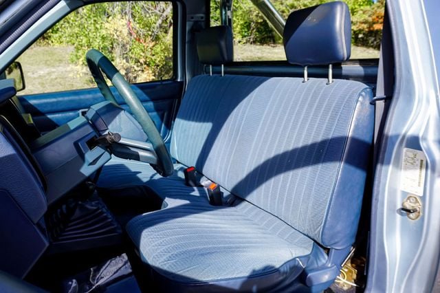 1990 Nissan Hardbody 4WD *5-Speed Manual* *XE Regular Cab w/ 4WD* *West-Coast Truck* - 22941015 - 7