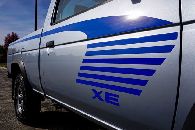 1990 Nissan Hardbody 4WD *5-Speed Manual* *XE Regular Cab w/ 4WD* *West-Coast Truck* - 22941015 - 79