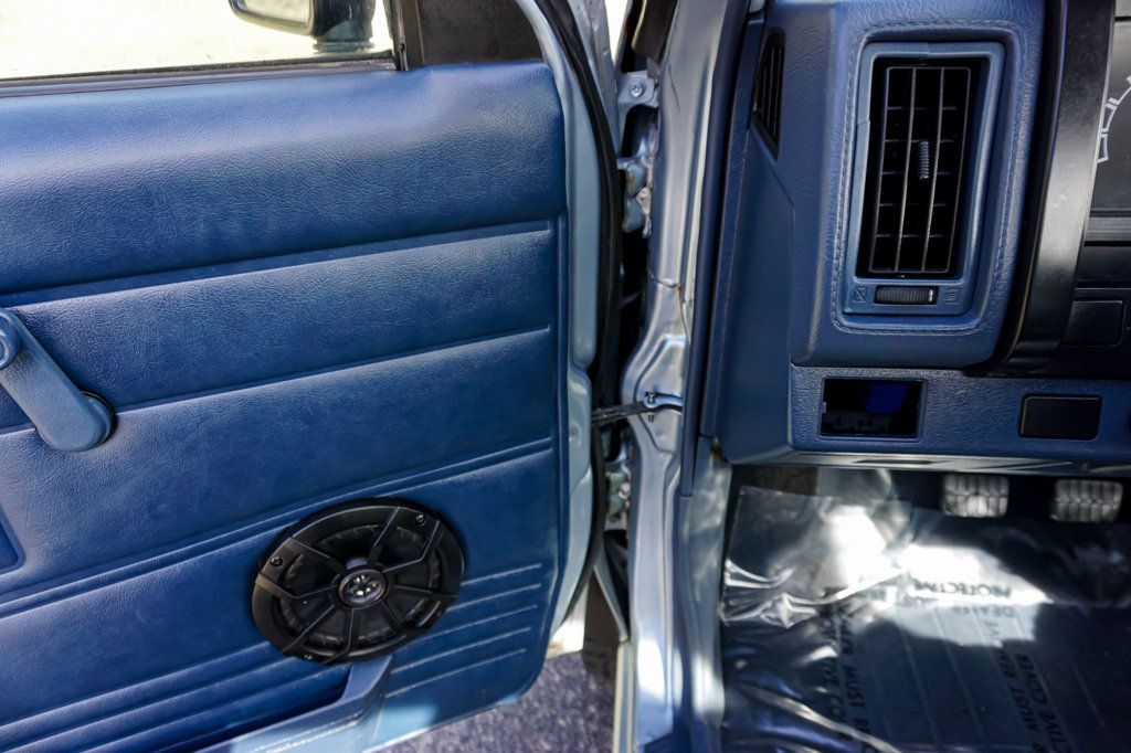 1990 Nissan Hardbody 4WD *5-Speed Manual* *XE Regular Cab w/ 4WD* *West-Coast Truck* - 22941015 - 84