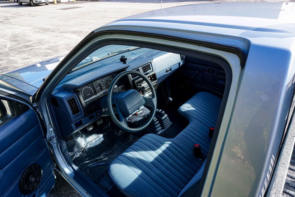 1990 Nissan Hardbody 4WD *5-Speed Manual* *XE Regular Cab w/ 4WD* *West-Coast Truck* - 22941015 - 85