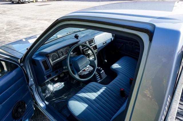 1990 Nissan Hardbody 4WD *5-Speed Manual* *XE Regular Cab w/ 4WD* *West-Coast Truck* - 22941015 - 85