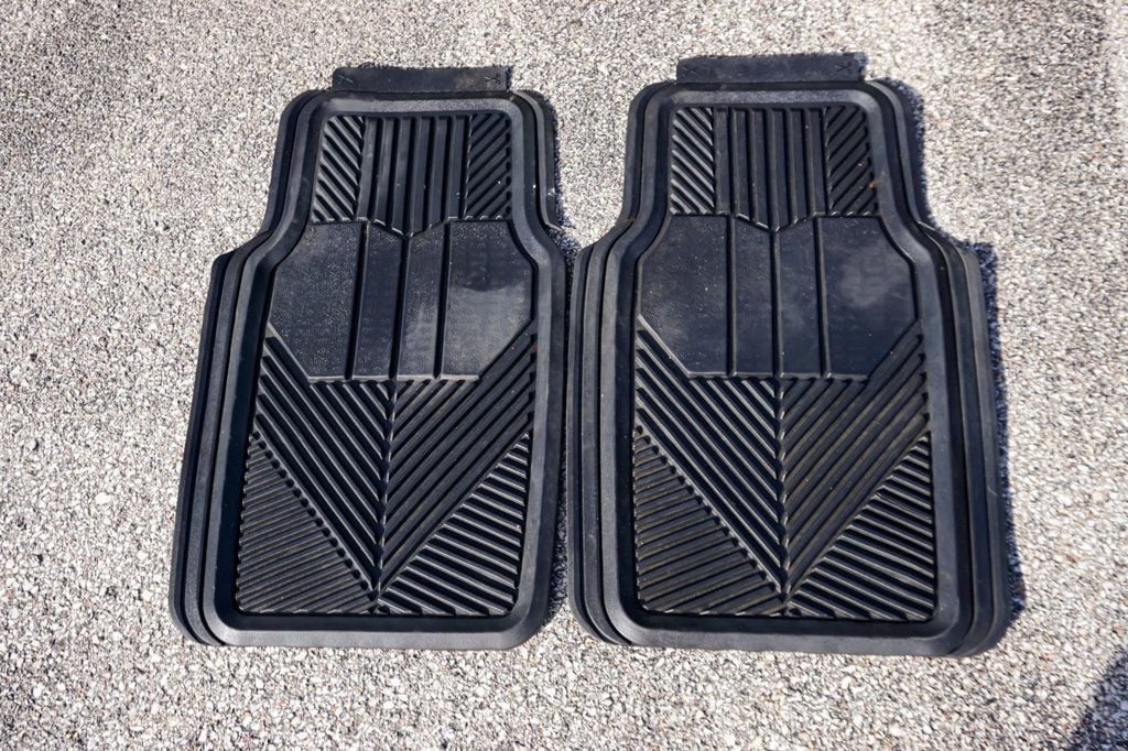 1990 Nissan Hardbody 4WD *5-Speed Manual* *XE Regular Cab w/ 4WD* *West-Coast Truck* - 22941015 - 96