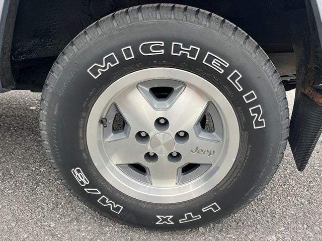 1991 Jeep Cherokee Classic 1-Owner Cherokee Laredo 4x4 XJ Box Cherokee - 23019556 - 15